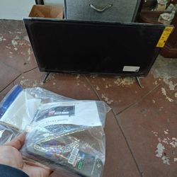 Restored Element 32" 720p HD LED TV Roku