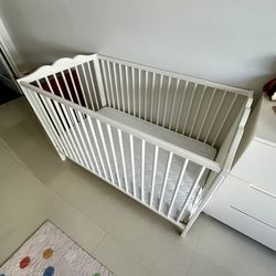 **GREAT CONDITION** BABY CRIB FOR SALE WITH MATTRESS