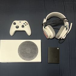 Xbox Series S Gaming Setup 