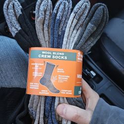 5 Pairs Of Outdoor Weatherproof Crew Socks