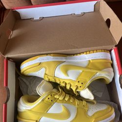 Nike Dunk low Vivid Sulfur/Coconut Milk Size 7/5.5