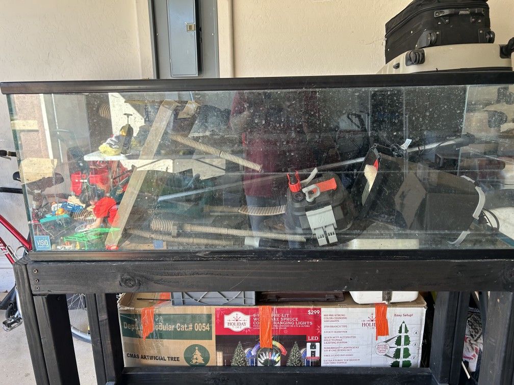 Fish Tank With Stand And Accesorios