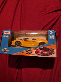 Yellow Lamborghini die cast 1/43