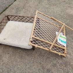 Pet Gate +Pet Pillow 20.00