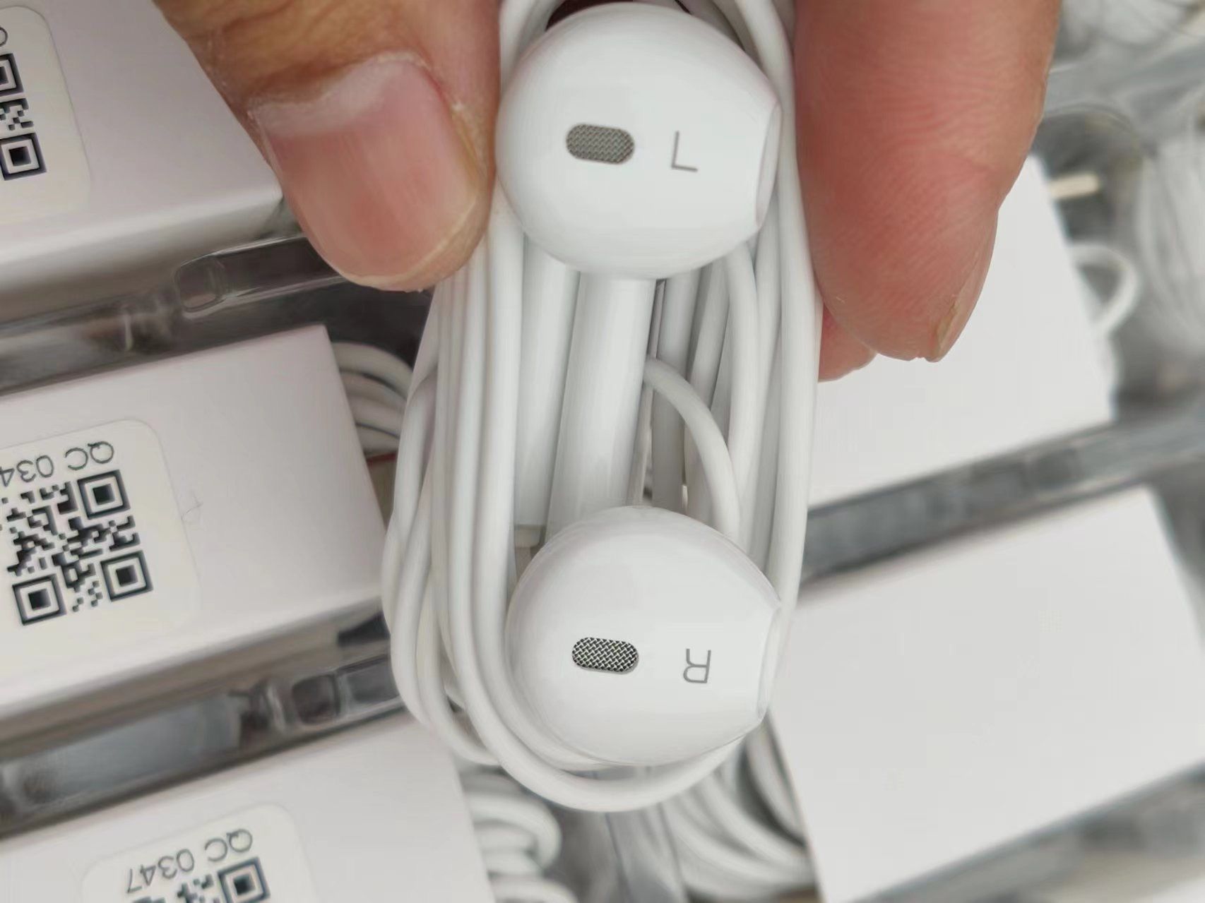 Huawei original type-c semi-in-ear noise-cancelling wired headphones, adapted to Apple iphone15promax/iPhone16promax/Samsung s24 /s 23 /s22 ultra