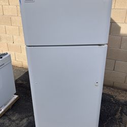 Frigidaire top-freezer refrigerator