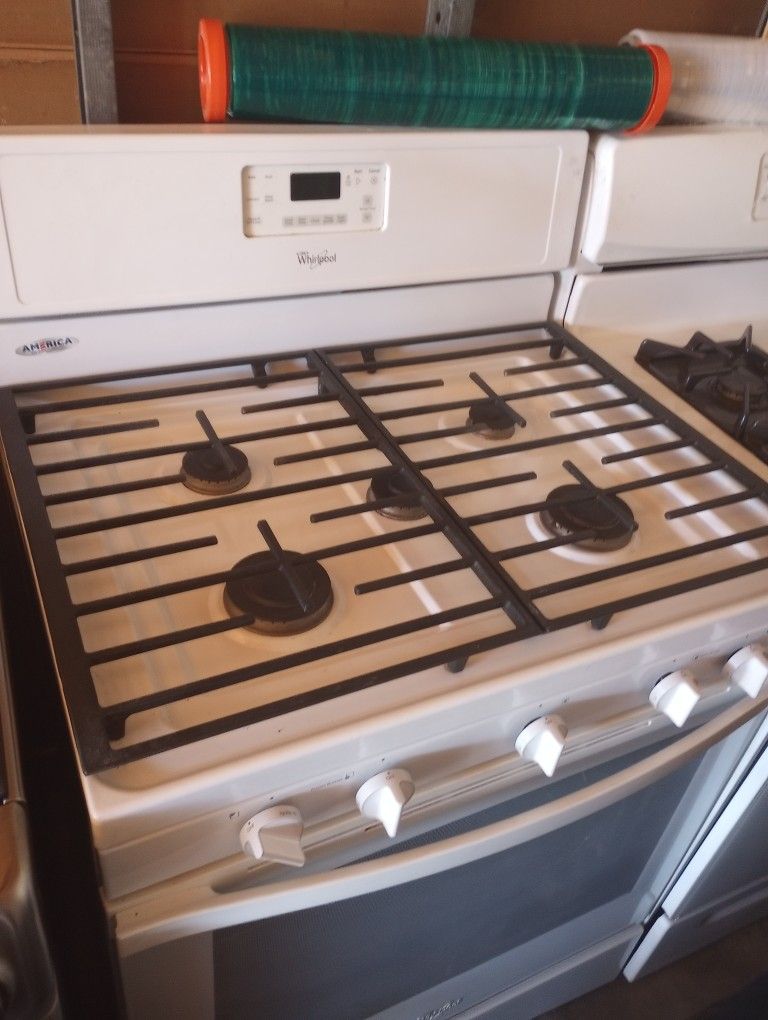 WHIRLPOOL GAS STOVE 5 BURNER for Sale in Desert Hot Springs, CA OfferUp