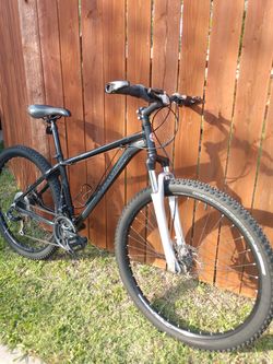 Schwinn Mens Ascension 29 Mountain Bike Black for Sale in
