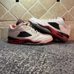 -Jordan 5 low “Fire red” -Size 10.5M -Rep Box -Barely Used -Icy Bottoms ❄️ 