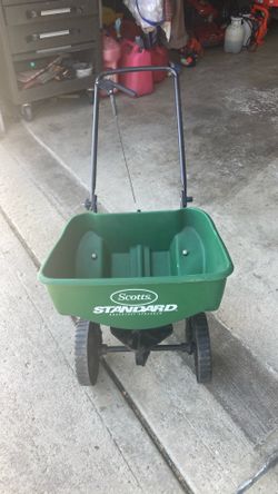 Scotts spreader with extra large hopper like new