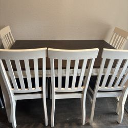 Dining room table with 6 Chairs