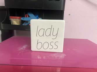 Lady Boss Desk Decoración