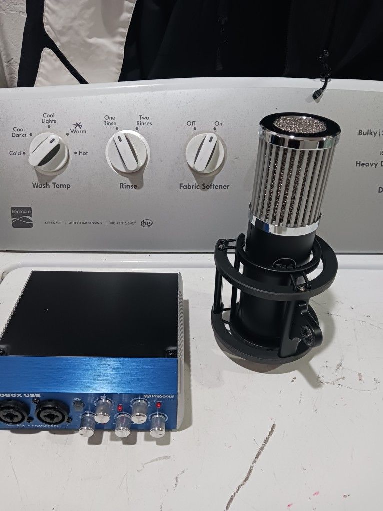 SKYLIGHT LARGE-DIAPHRAGM STUDIO CONDENSER XLR MICROPHONE. Custom -tuned for voice and vocals. Good for podcast, musical vocals and streaming.