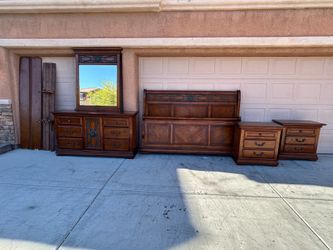 5-piece Magnolia Classic King bedroom set