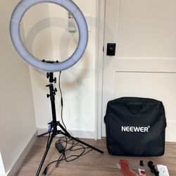 ‘Neewer’ Ring Light 55W 18” Practically New