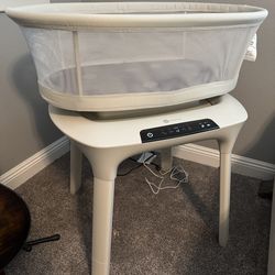 4moms Mamaroo sleep bassinet