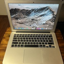 2013 MACBOOK AIR 1.8GHz INTEL i5 CORE 4GB RAM 256GB SSD Battery Count 423  13 inches  WITH CHARGER