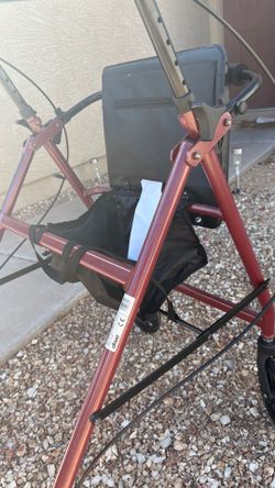 WALKER WITH STORAGE