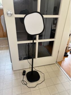 Selling an Elgato Key Light Air professional LED studio panel in like new condition. This is the ultimate lighting upgrade for content creators, strea