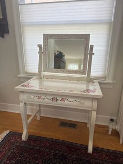 Vintage Hand-Painted Floral Vanity with Mirror – Antique Dressing Table