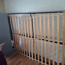 Queen Size Bed And Mattress Pet Smoke Free 