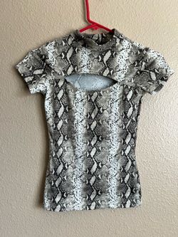 Rue21 Snakeskin Cutout fitted Top size small