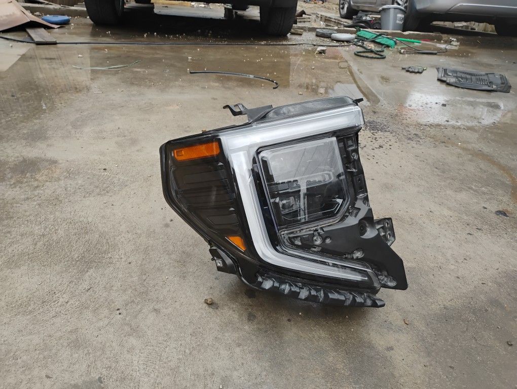 Passenger Side Headlight GMC SIERRA