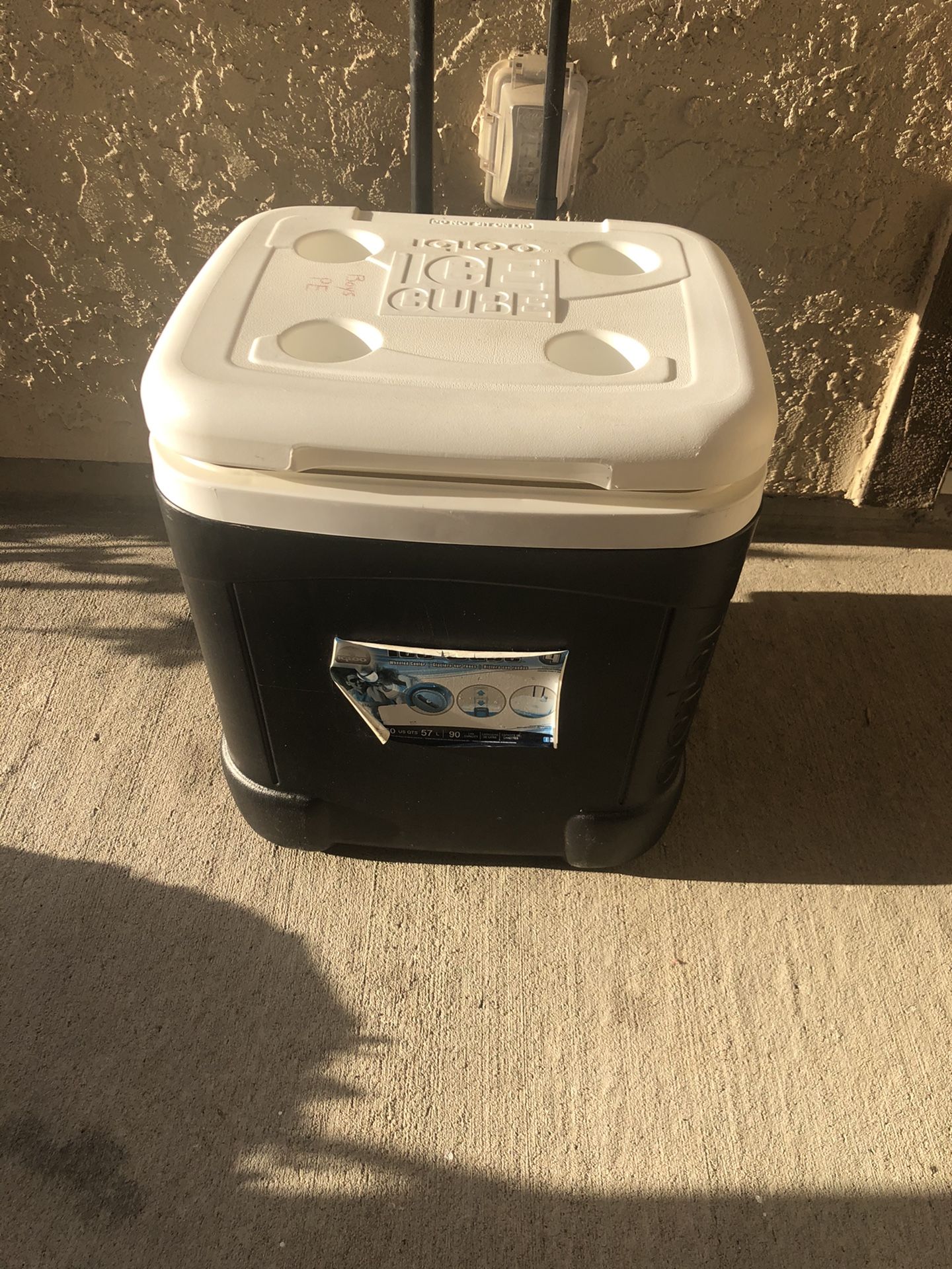 igloo 60 Qt Rolling Wheeled Cooler