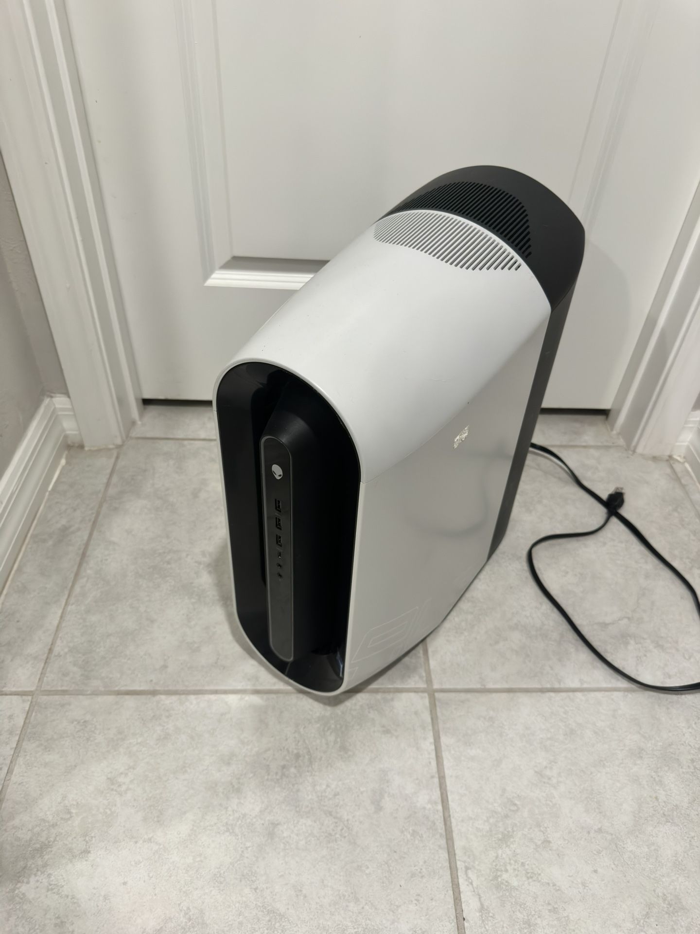 Alienware - Aurora R12 -Gaming PC *NO GPU*