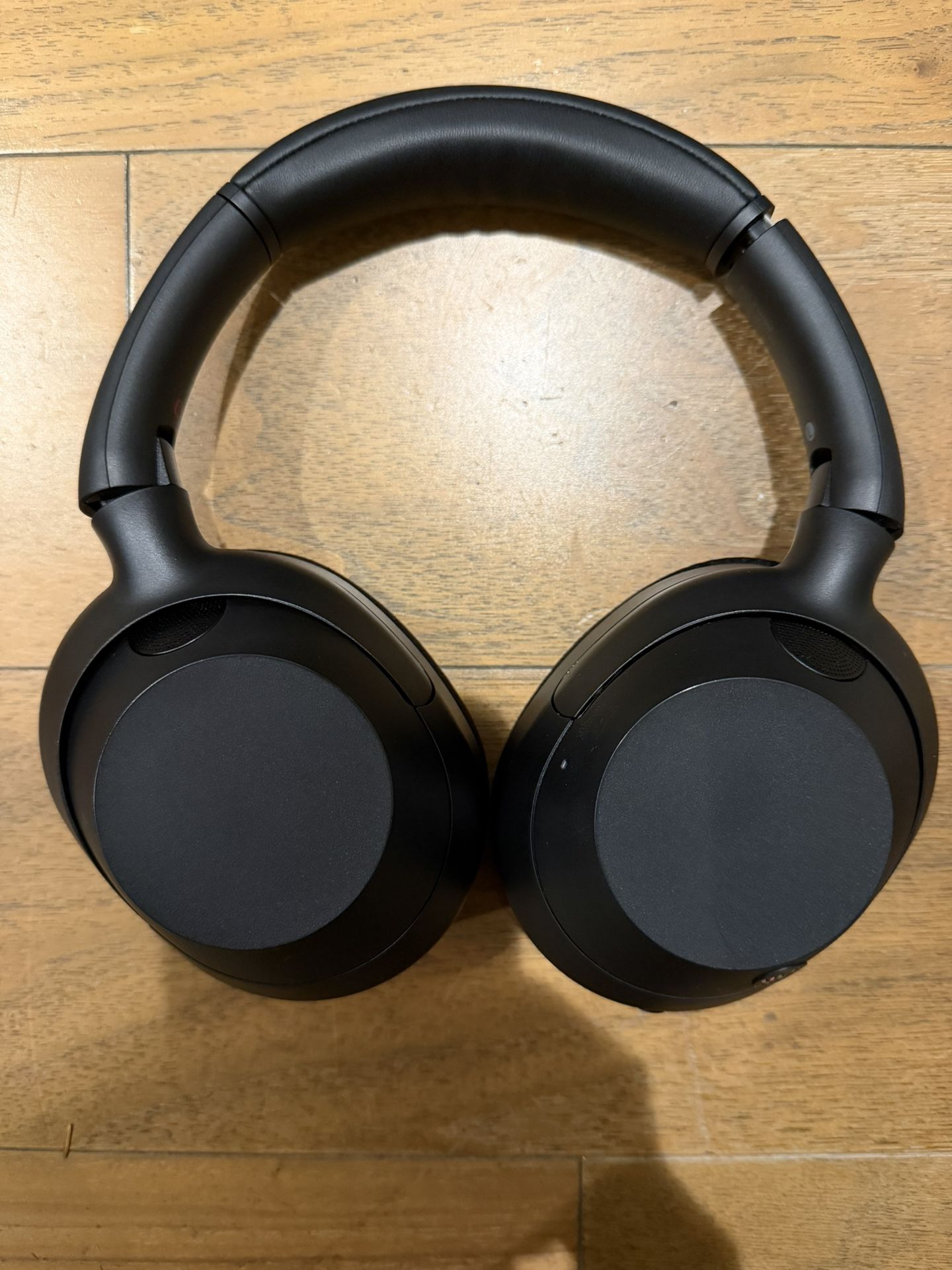 Sony ULT Headphones w/ XM6 Case & Fabric Earcups