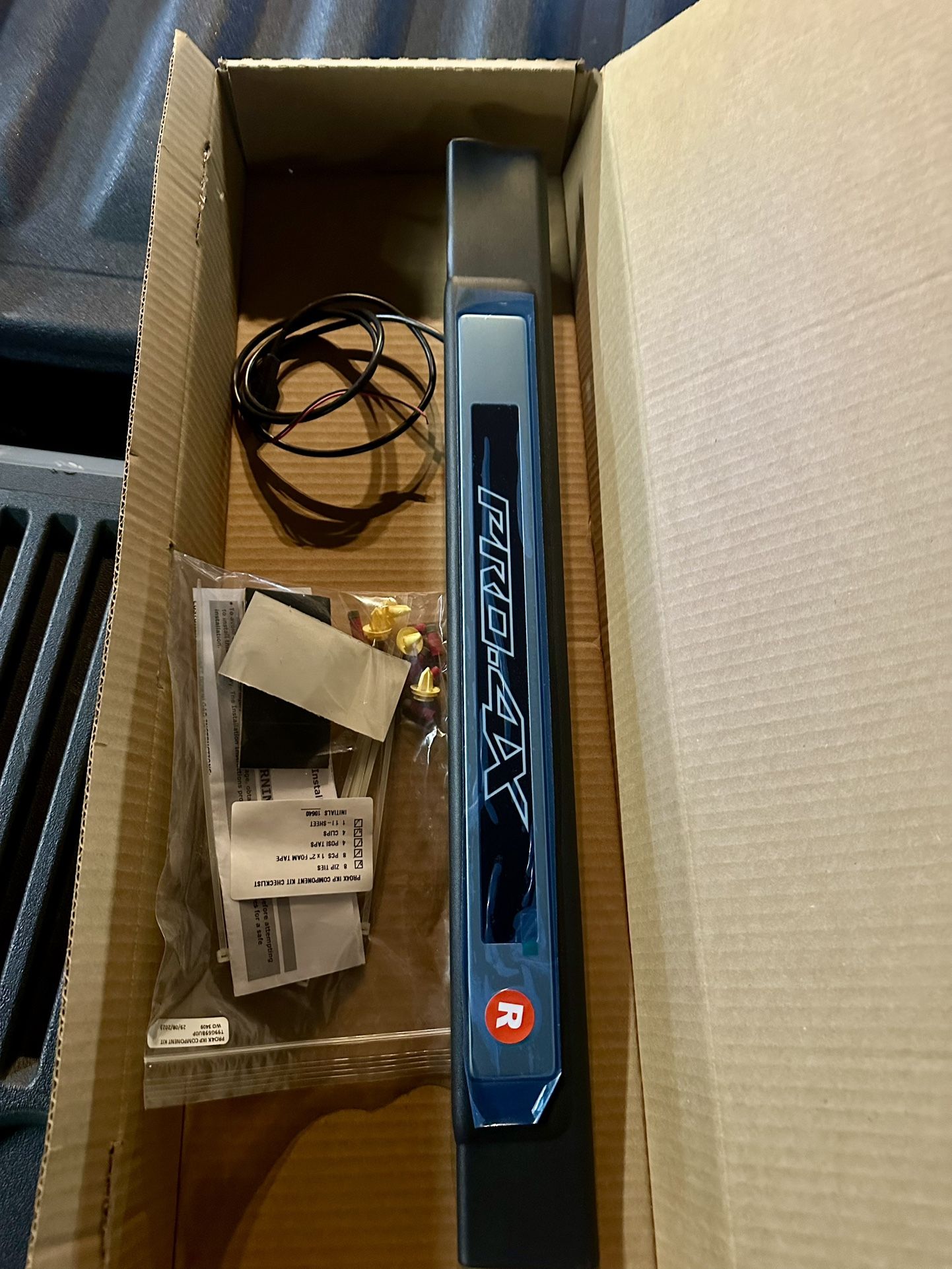 Kick plate Nissan Frontier Pro 4X4 Passenger Side