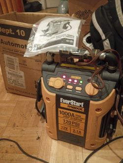1000 A Jumpstarter / compressor /USB/DC and flashlight - Like New