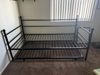 Black Metal Daybed Frame with Trundle