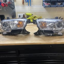 2023 Toyota Tacoma OEM Halogen Headlights