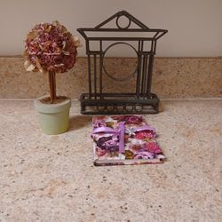 Home Decor Items- Box Lot