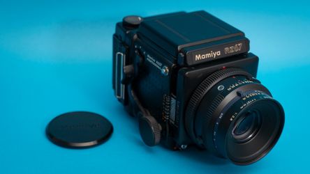 MAMIYA RZ67 W/ MAMIYA SEKKOR 127MM LENS — MINT CONDITION