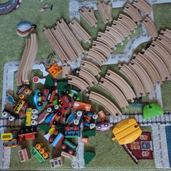 76 Piece Train track set! Comes With City Figures! 