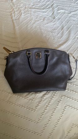 Y2K Authentic Brown Dooney & Bourke Pebble Grain leather satchel featuring a gold-toned logo plaque and a detachable shoulder strap.