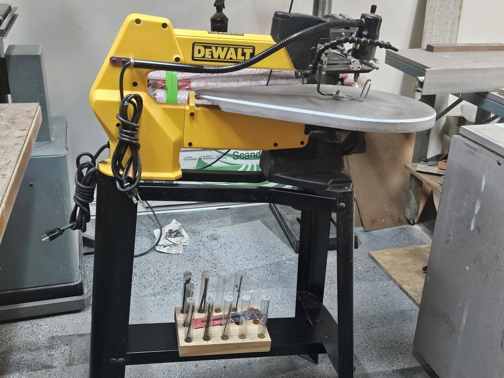 DeWalt 20 INCH Variable Speed Scroll Saw With Stand