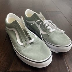 Classic Light Green VANS Men’s 11.5 NEW (Never Worn)