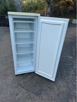 Freezer Household tall upright (delivery available)