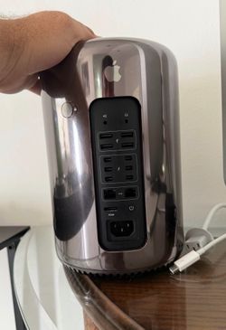 Apple late 2013 Mac Pro, 3.0GHz  8-Core, 64gb RAM, 512 SSD, Dual D700 12GB