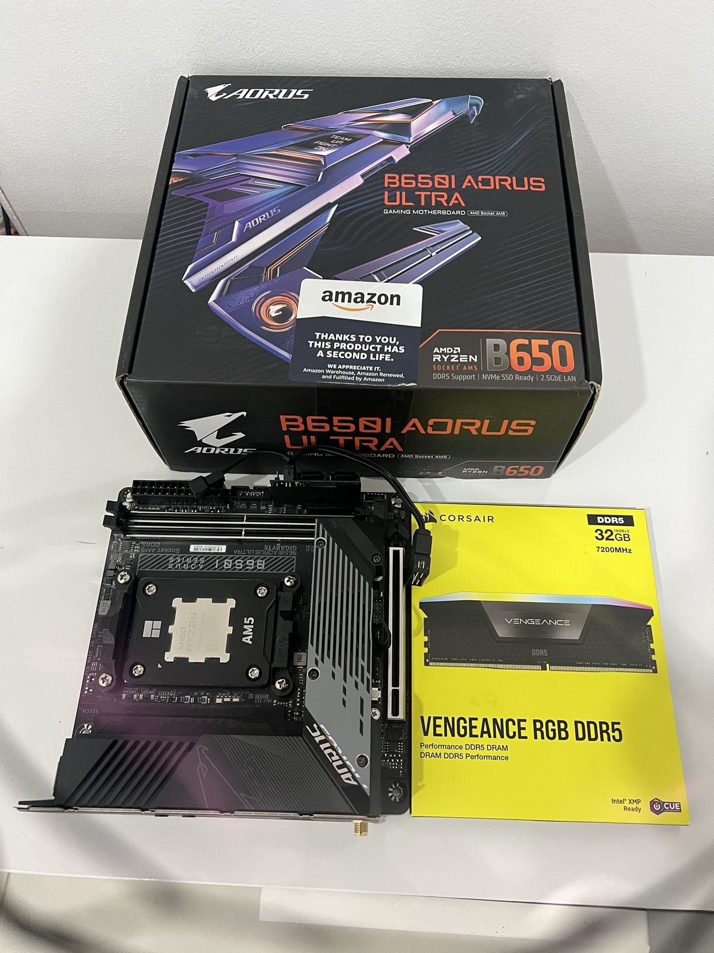 Ryzen 7-7800X3D+motjer AM5 Mini Itx B650I Gigabyte +32GB -7200mhz Corsair Vengeance Ddr5