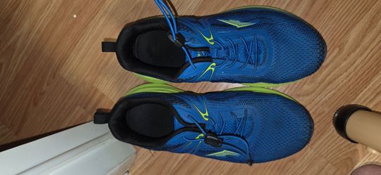 Running shoes kids size 6
