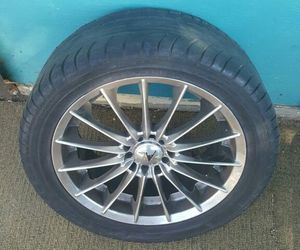 4 UNIVERSAL 17 INCHES WHEELS