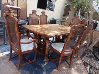 $100 VINTAGE DINNING TABLE SET