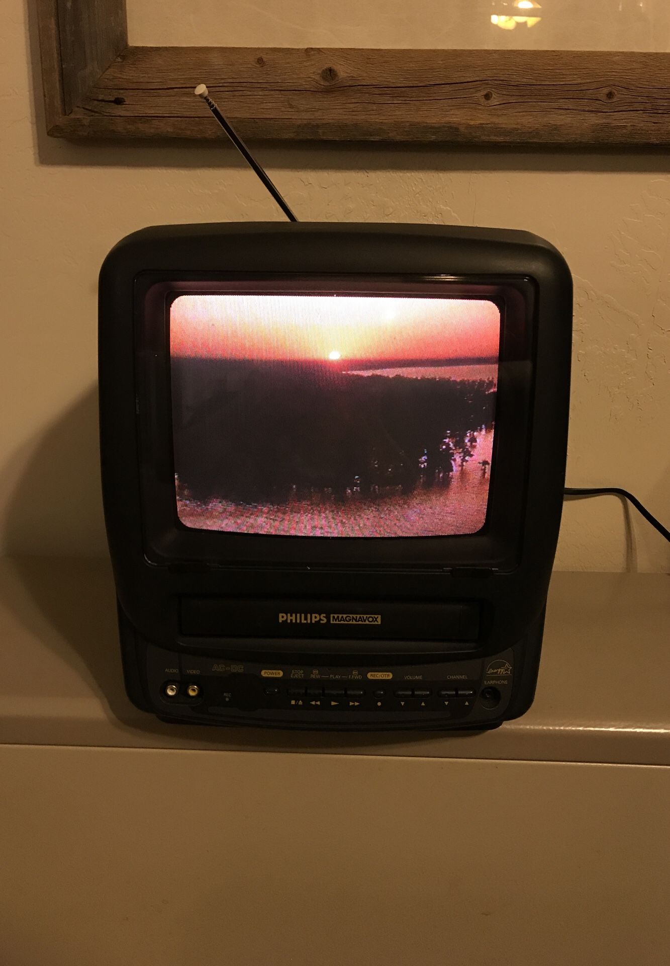 Phillips Magnavox CCA092AT 9” Color Gaming CRT TV/VCR VHS Combination Combo