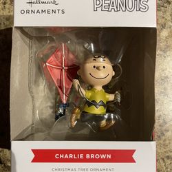 Hallmark Peanuts CHARLIE BROWN WITH KITE Christmas Tree Ornament Rat In Box 2025