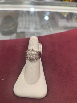 10k white gold diamond ring 7.4 Gram size 7 layway available 10% Dwon if you interested please make sure you ask for Maribel thank you