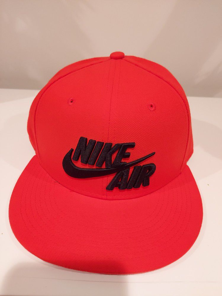 Nike Air TRUE Red Hat 